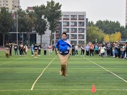 这个任意球有点可惜，踢的不错，希望今晚国足的运气有橙队这么好