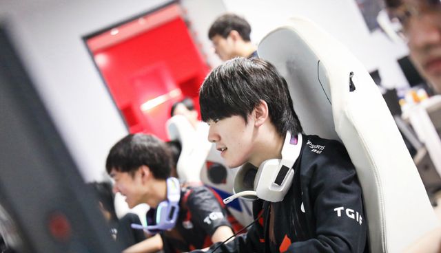 西蒙还处于 西蒙还处于